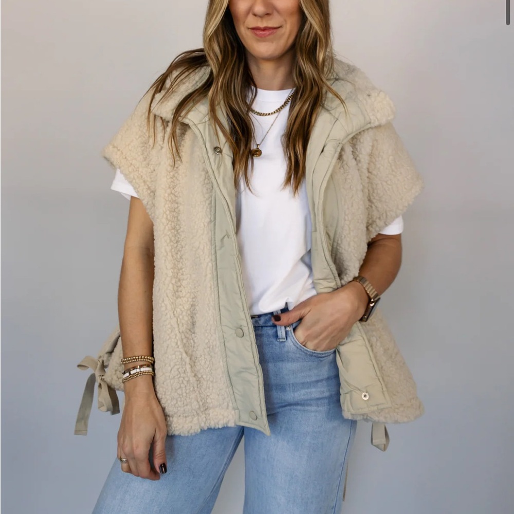 Oversized Cream Teddy Utility Vest Size: M